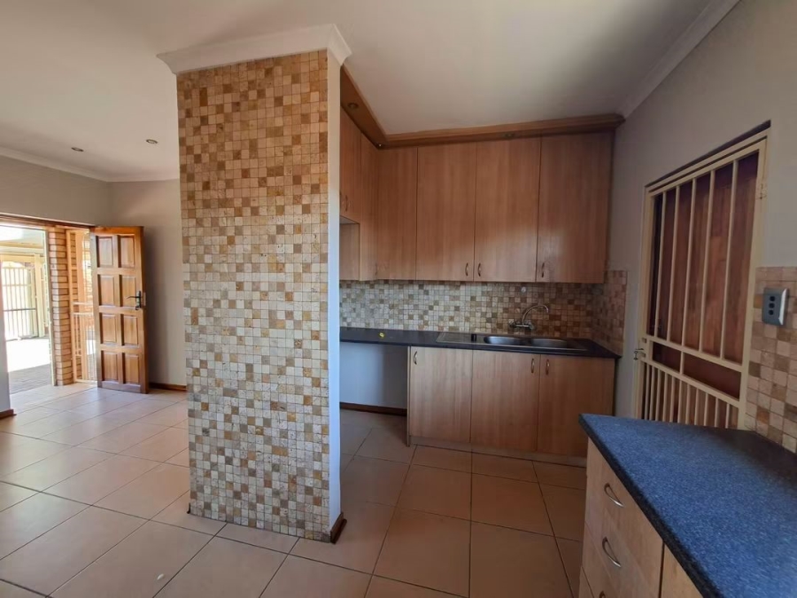 2 Bedroom Property for Sale in Rhodesdene Northern Cape